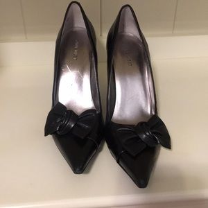 Nine West Pumps with bow detail